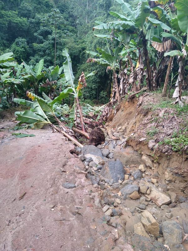 Chuva causa estragos nas comunidades de Pombal de Cima e Alto Pombal em Vargem Alta por Otávio Fiorin Panetto