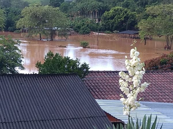 Chuva em São José de Fruteiras, Vargem Alta por Internauta