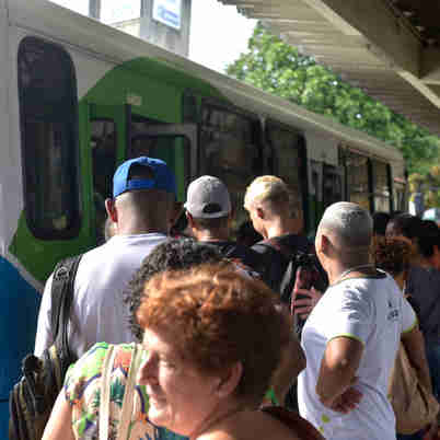 Imagem - Mulheres vão receber ajuda contra violência nos terminais de ônibus da Serra