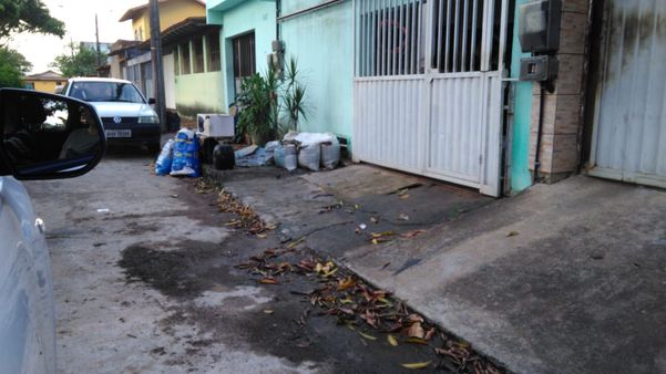 Alguns bairros da Serra ficaram sem coleta de lixo por cerca de seis dias seguidos por Maria Celia Gonçalves Baptista