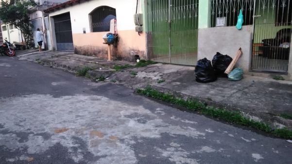 Alguns bairros da Serra ficaram sem coleta de lixo por cerca de seis dias seguidos por Maria Celia Gonçalves Baptista