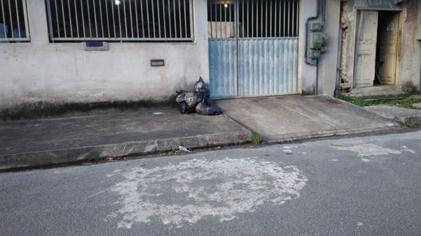 Alguns bairros da Serra ficaram sem coleta de lixo por cerca de seis dias seguidos por Maria Celia Gonçalves Baptista