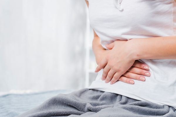 Dor abdominal: diarreia é um dos sintomas da gastroenterite 