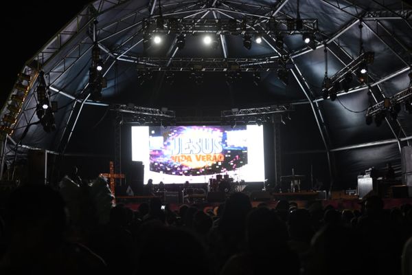 O evento gospel, Jesus Vida Verão,  acontece na Praia da Itapõa, em Vila Velha por Carlos Alberto Silva