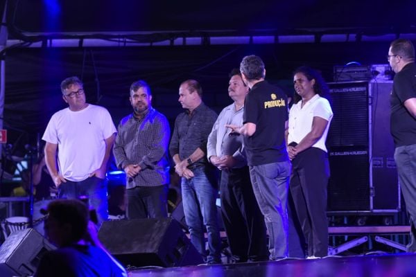 Políticos evangélicos. A vice-governador Jaqueline representa o governador Casagrande por Carlos Alberto Silva