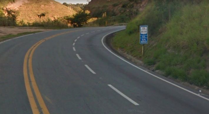 Moto e carro bateram por volta das 17h40 em rodovia federal, na altura do município de Marechal Floriano, na região Serrana do ES