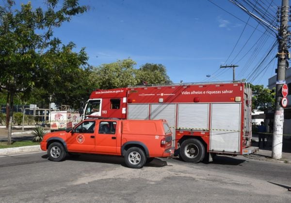 Carro com mais de 300 litros de combustível corre risco de explodir em Vila Velha por Ricardo Medeiros