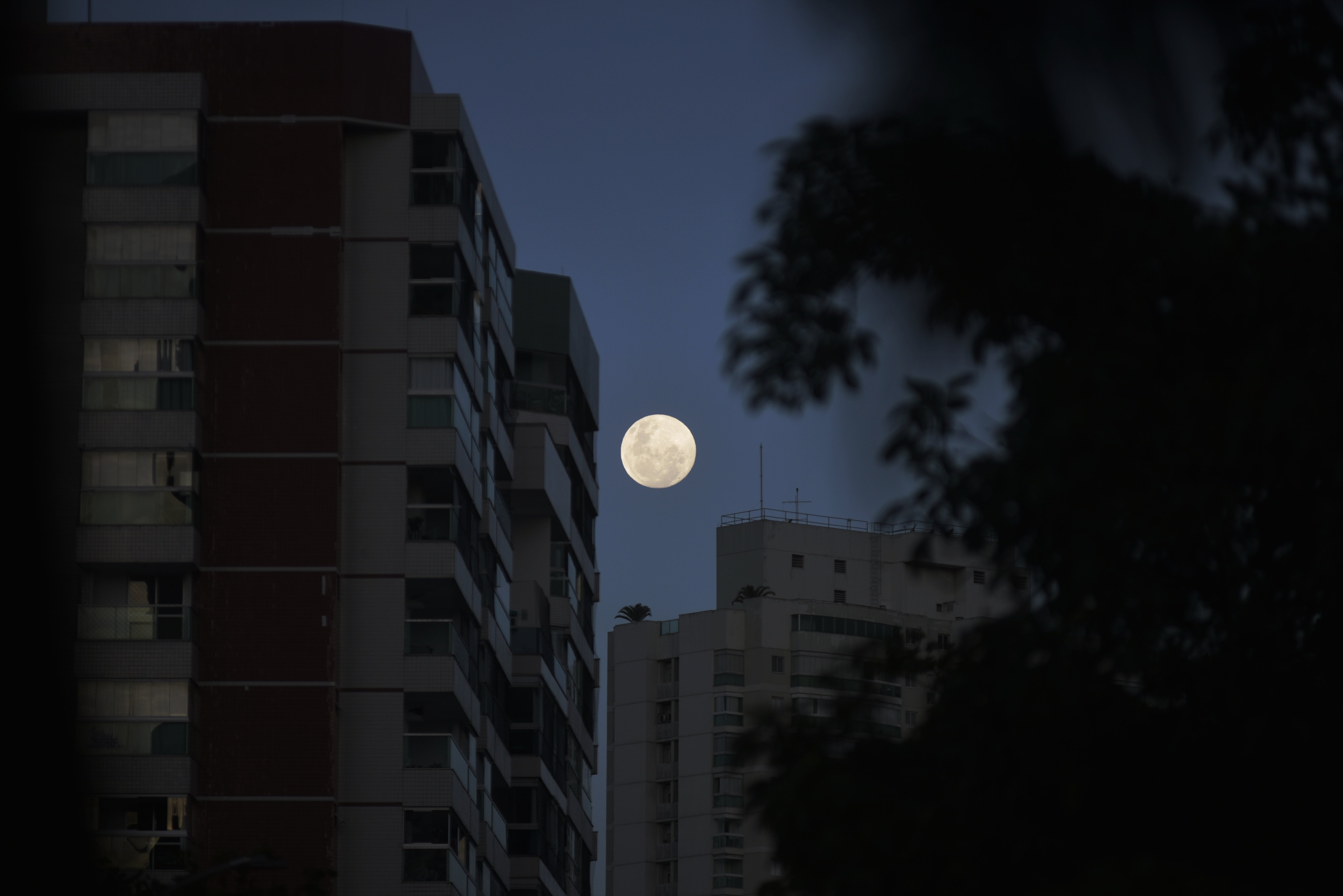 Lua crescente em Vitória