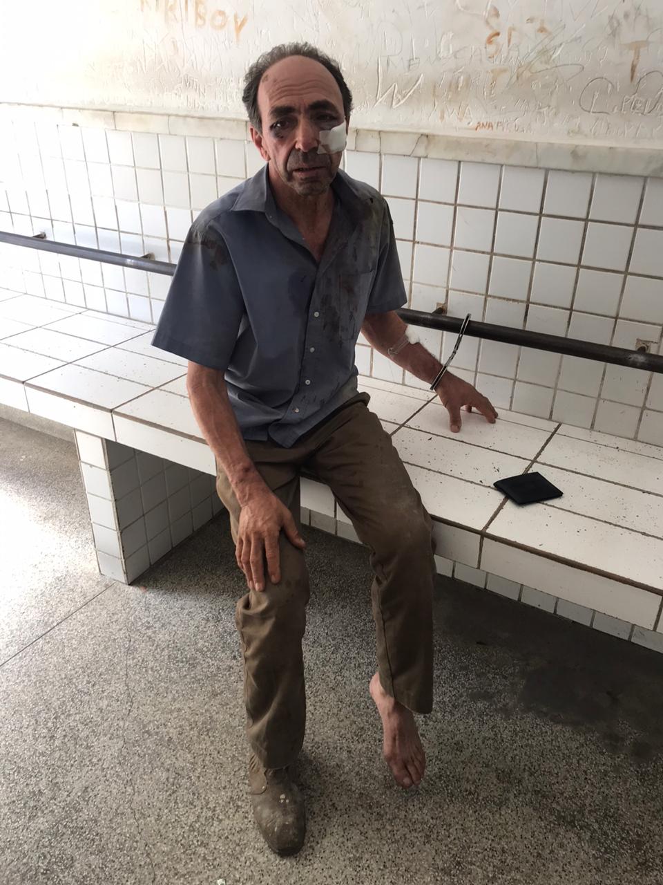 Sebastião ficou machucado após a abordagem dos policiais e precisou ser atendido em um hospital da Serra