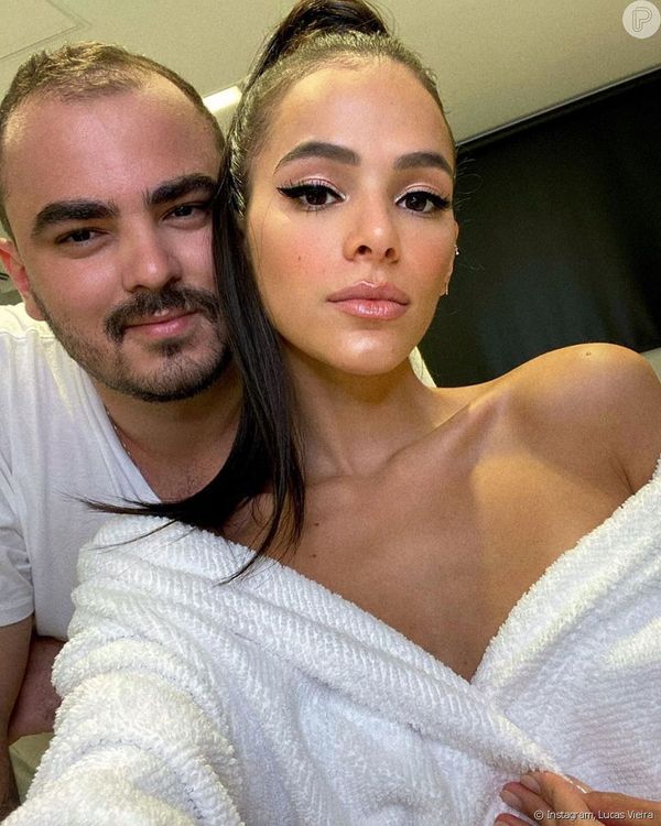 A atriz Bruna Marquezini usa rabo de cavalo retrô por Reprodução