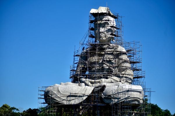 Data: 10/01/2020 - ES - Ibiraçu - Construção do Buda na entrada do Mosteiro Zen Budista, em Ibiraçu - Editoria: Cidades - Fernando Madeira - GZ por Fernando Madeira