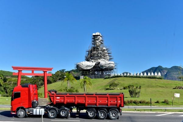 Data: 10/01/2020 - ES - Ibiraçu - Construção do Buda na entrada do Mosteiro Zen Budista, em Ibiraçu - Editoria: Cidades - Fernando Madeira - GZ por Fernando Madeira