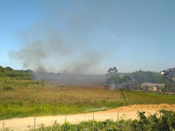 Corpo de Bombeiros combateram incêndio em área de vegetação no bairro Retiro do Congo, em Vila Velha por Fernando Madeira