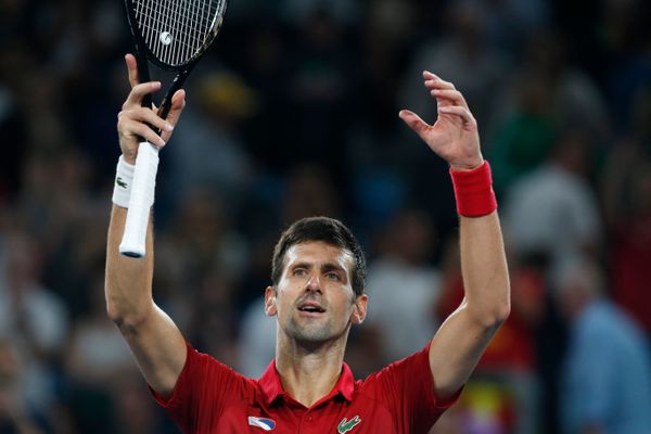 O tenista sérvio Novak Djokovic comemora ao vencer o espanhol Rafael Nadal  pela final  do ATP Cup, em Sydney, na Austrália, neste domingo, 12 