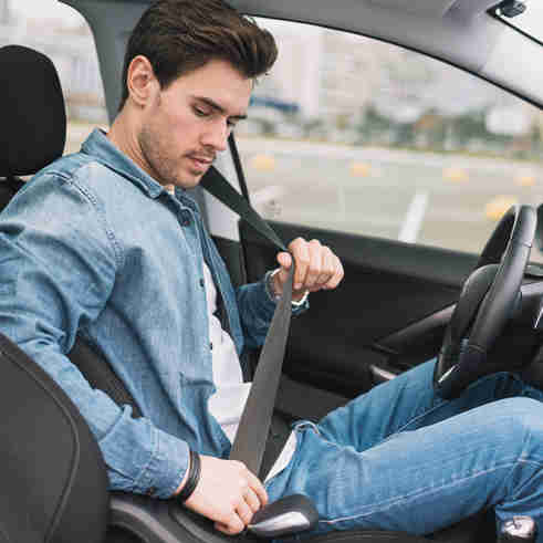 Imagem - Boa postura ao dirigir garante segurança