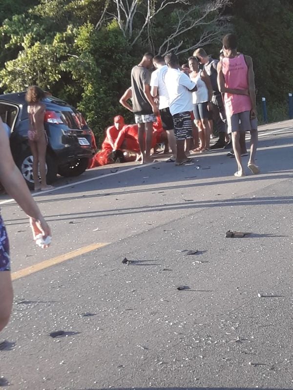 O acidente envolveu dois carros de passeio na rodovia que liga Linhares ao balneário de Pontal do Ipiranga. 