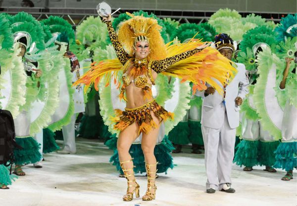 Data: 11/02/2012 - ES - Vitória - Carnaval 2012. Tatiana Paysan, rainha de bateria da Escola de Samba Unidos de Jucutuquara no Sambão do Povo