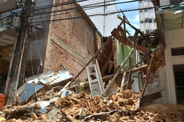 Data: 15/01/2020 - ES - Vitória - Um prédio antigo, localizado na Rua Sete, no Centro de Vitória, desabou na manhã desta quarta-feira - Editoria: Cidades - Fernando Madeira - GZ