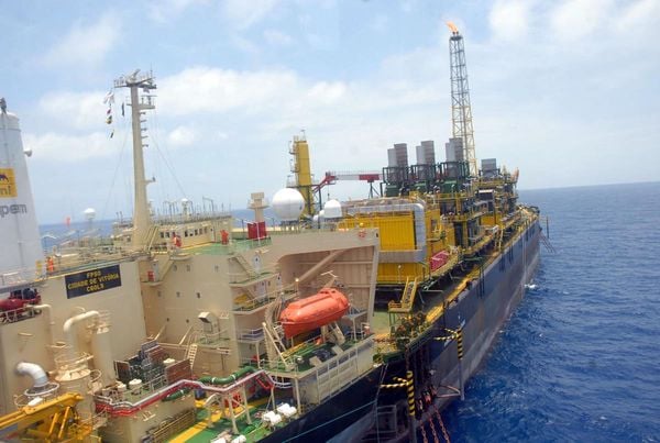 FPSO Cidade de Vitória da Petrobras produz óleo e gás no Polo de Golfinho, na Bacia do Espírito Santo