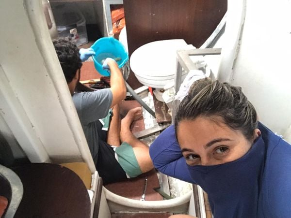 Giovanna e o marido se divertem enquanto reformam o próprio barco por Arquivo pessoal
