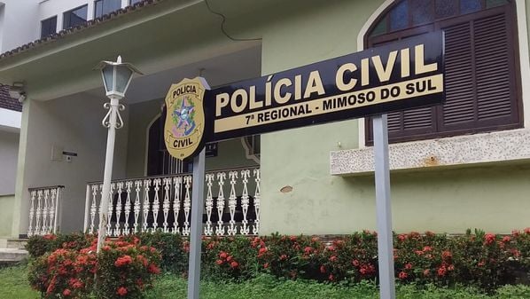 Vítima estava caída de bruços com um ferimento na cabeça e vestia apenas uma blusa quando corpo foi localizado pela Polícia Militar