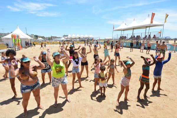 Fitdance, atividades interativas e recreativas levantam o público. Crédito: WALLACE HUll
