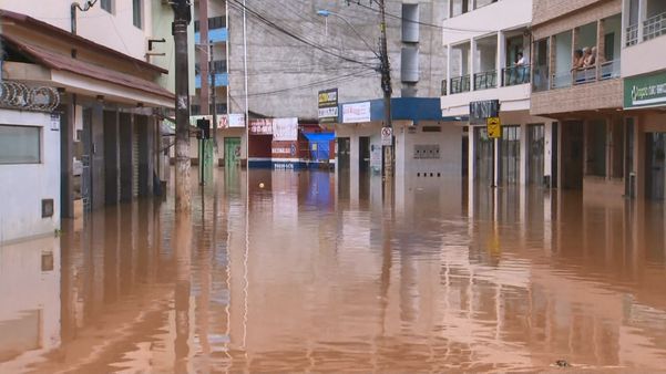 Chuva deixa mortos e  município de Iconha fica destruído . Crédito: Reprodução / TV Gazeta