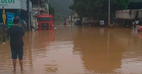 Chuvas causam destruição em Iconha. Crédito: Internauta