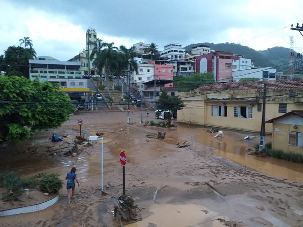 Destruição após fortes chuvas em Iconha. Crédito: internauta