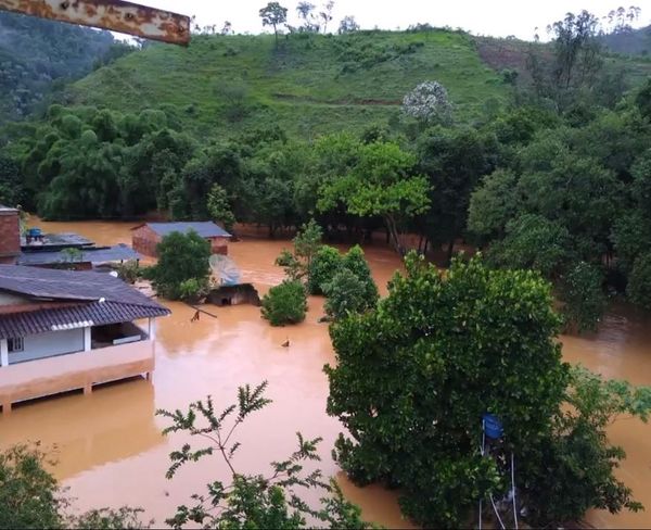 Enchente em Vargem Alta  por Foto do leitor