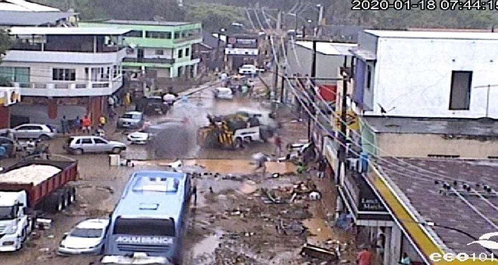 Foto mostra destruição no Centro de Iconha