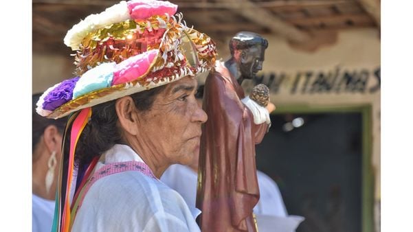 Grupo Ticumbi na tradicional Festa de São Benedito e São Sebastião, em Itaúnas (2020)