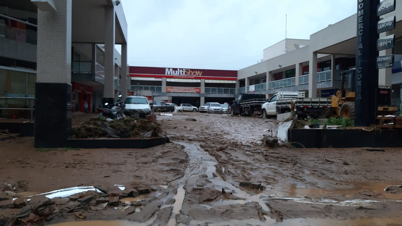 Supermercado foi invadido pela água em Iconha. Comércio ficou bastante destruído na cidade
