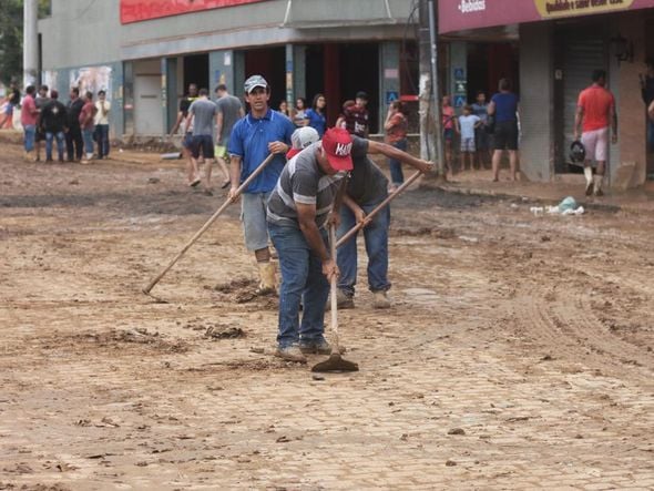 Imagens mostram o cenário de destruição em Iconha após as chuvas por Luciana Pessanha Tavares