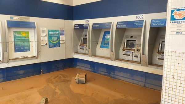 Agência da Caixa em Alfredo Chaves foi tomada pela água após o temporal do último fim de semana por Kaique Dias
