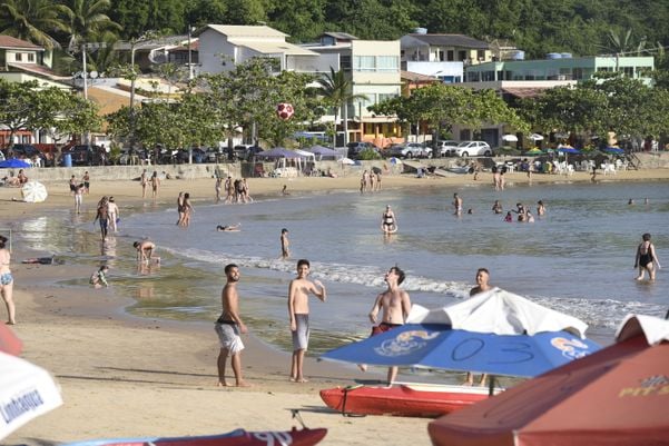 Praia de Ubu por Carlos Alberto Silva