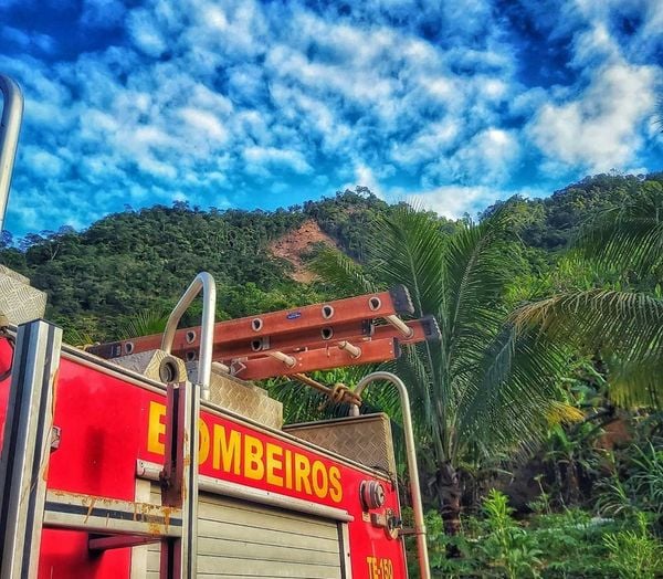 Bombeiros registram cenário de destruição após chuva forte em Iconha, no Sul do ES por Corpo de Bombeiros