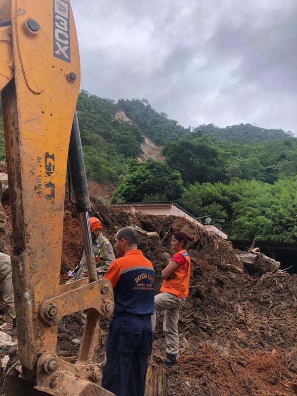 Bombeiros registram cenário de destruição após chuva forte em Iconha, no Sul do ES por Corpo de Bombeiros