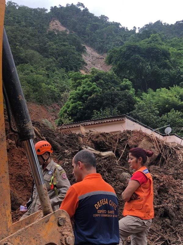 Bombeiros registram cenário de destruição após chuva forte em Iconha, no Sul do ES por Corpo de Bombeiros
