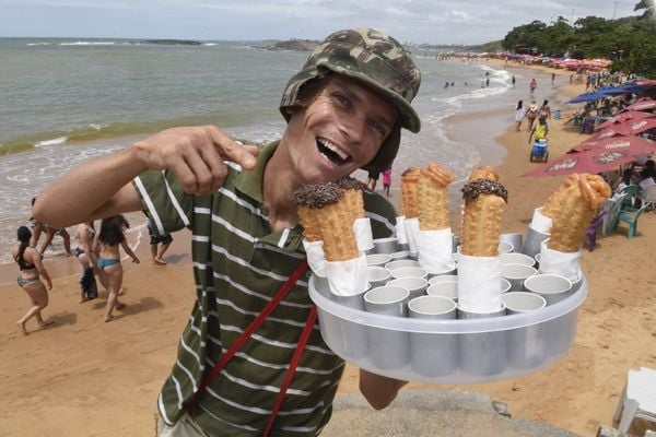 Gabriel de Melo Cardoso, 30 anos, vendedor de churros na Praia de Setiba  