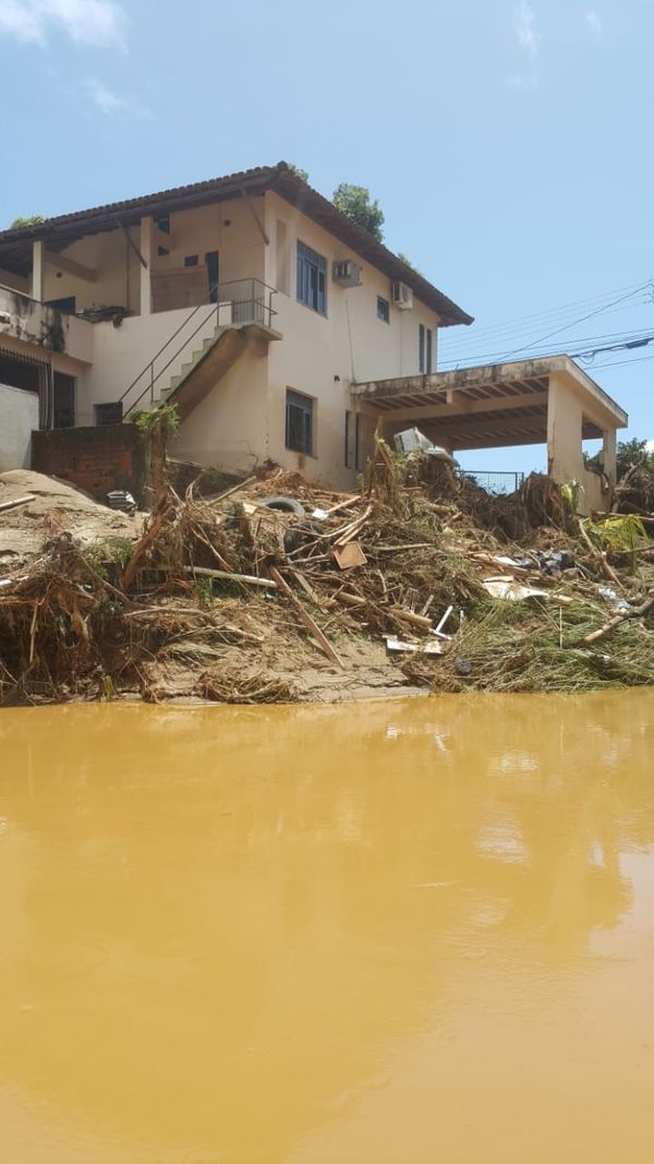 Durante percurso no rio, advogado flagrou cena de destruição por Magno Martins