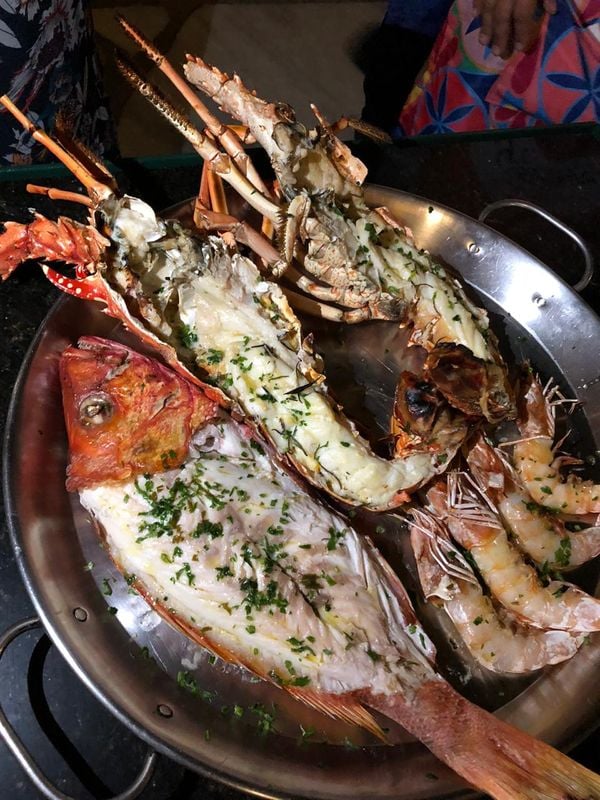 Misto de peixe, lagosta e camarão do Guaramare. Crédito: Renata Rasseli