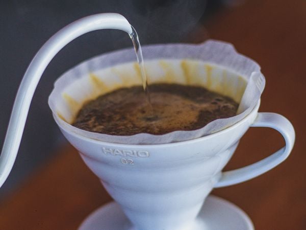 Método Hario V60 para preparo de café filtrado. Crédito: Roberto Barros/Divulgação