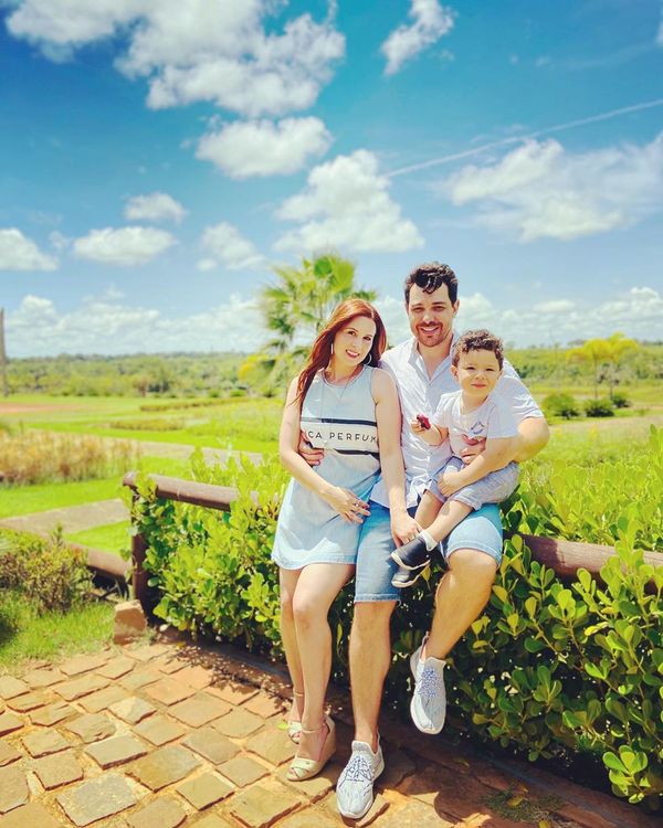 Vencedor do BBB15, Cézar Lima com sua família. Crédito: Instagram/@cezarlimma