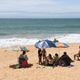 Pessoas curtindo o dia de sol na praia de Coqueiral de Itaparica