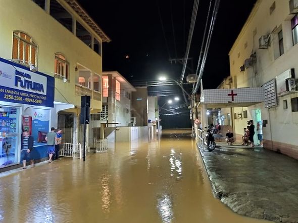 Chuva forte deixa ruas alagadas em João Neiva, no Norte do Espírito Santo por Internauta
