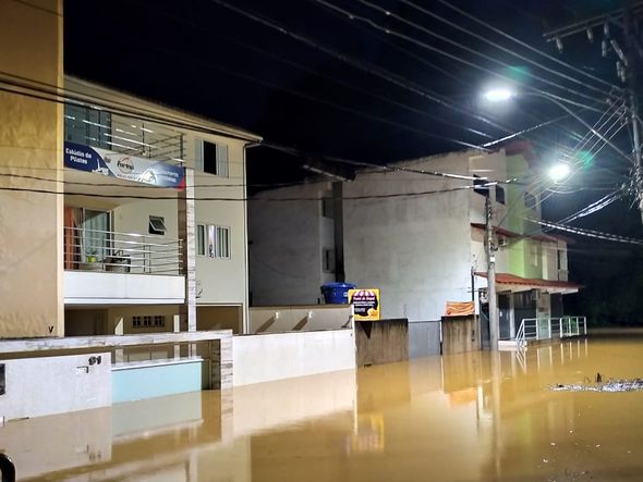 Chuva forte deixa ruas alagadas em João Neiva, no Norte do Espírito Santo por Internauta