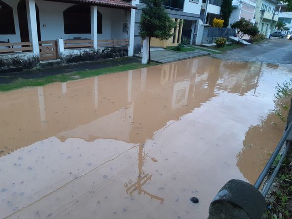 Chuva forte deixa ruas alagadas em João Neiva, no Norte do Espírito Santo por Internauta
