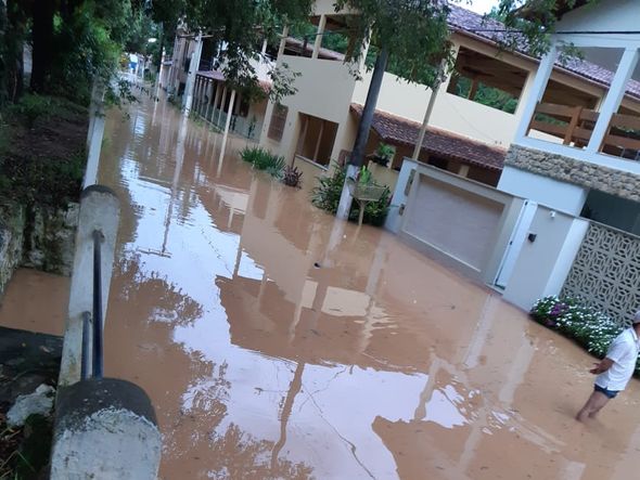 Chuva forte deixa ruas alagadas em João Neiva, no Norte do Espírito Santo por Internauta