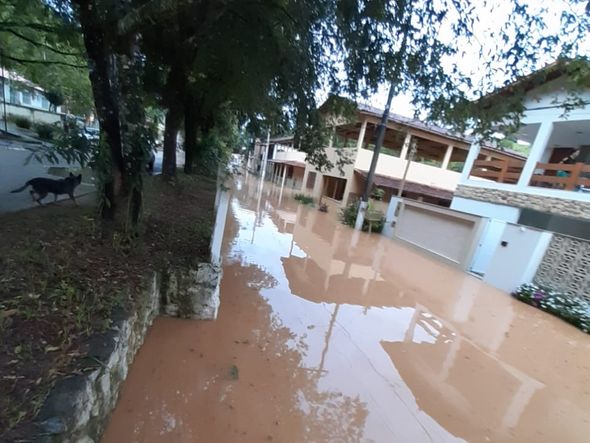 Chuva forte deixa ruas alagadas em João Neiva, no Norte do Espírito Santo por Internauta